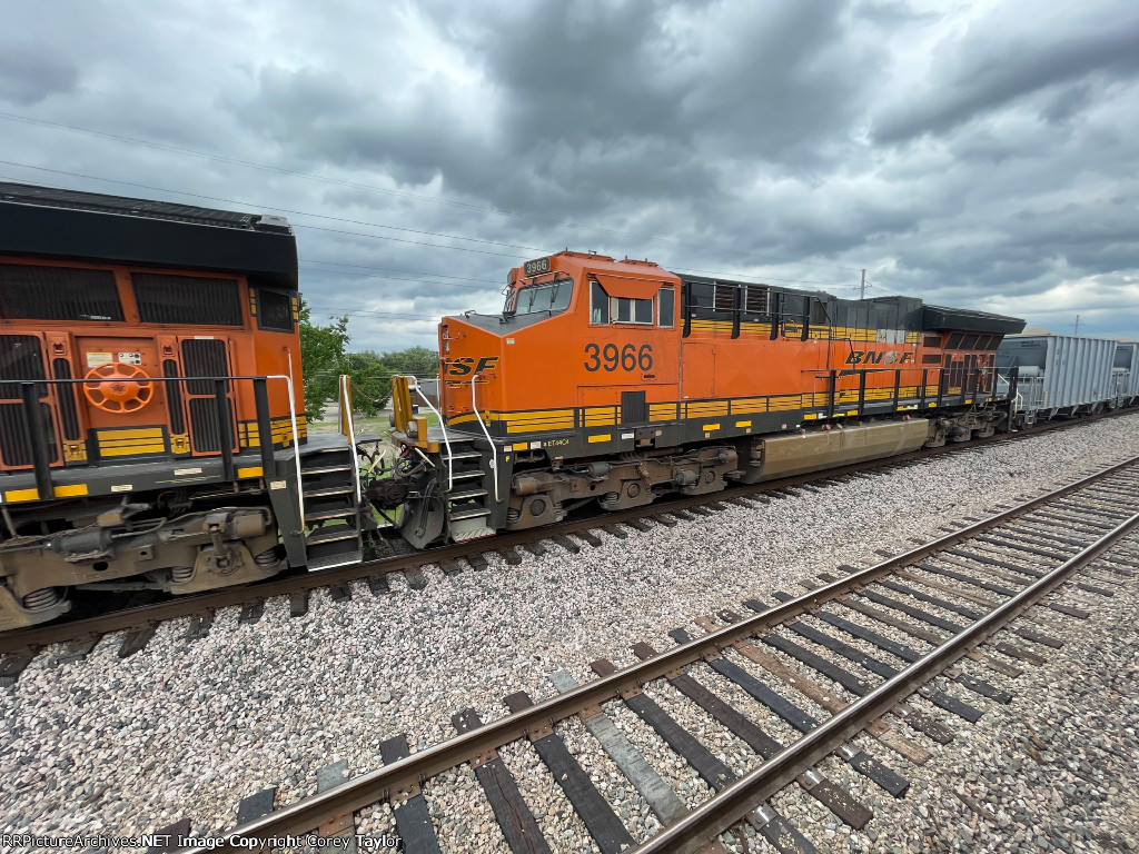 BNSF 3966